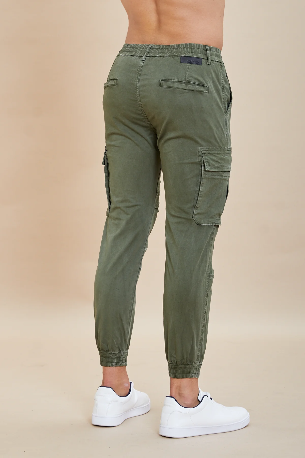 Pantalone cargo gabardina c/elastico vita e fondo - UKE4847 - immagine 4