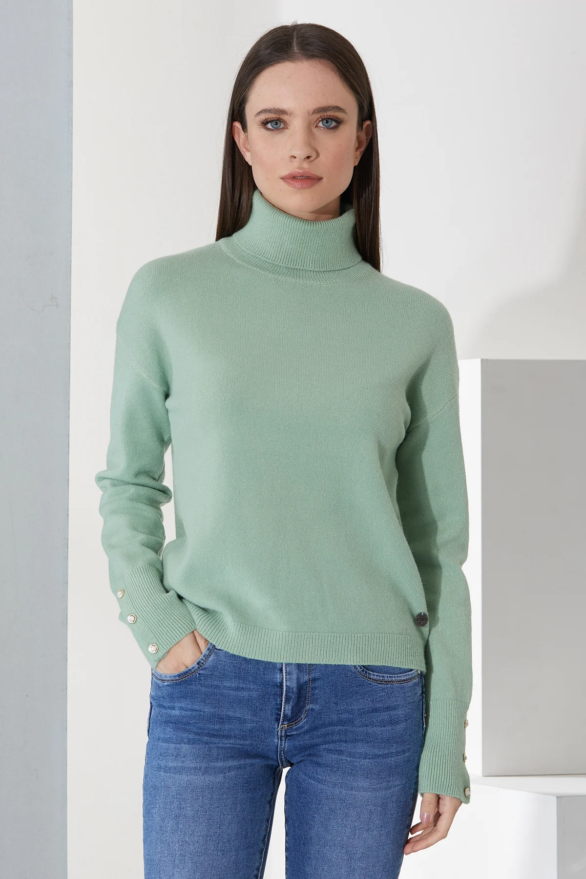 dolcevita con bottoni su manica gauge 7 - DTA8228