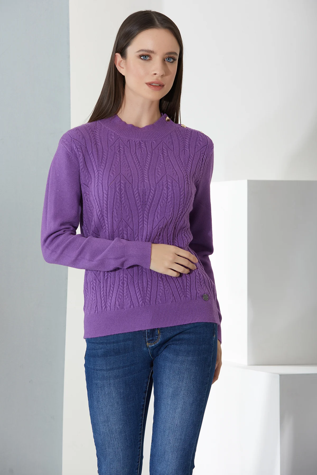 lupetto con lavorazione e bottoni sulla spalla - DTA8233 - immagine 3