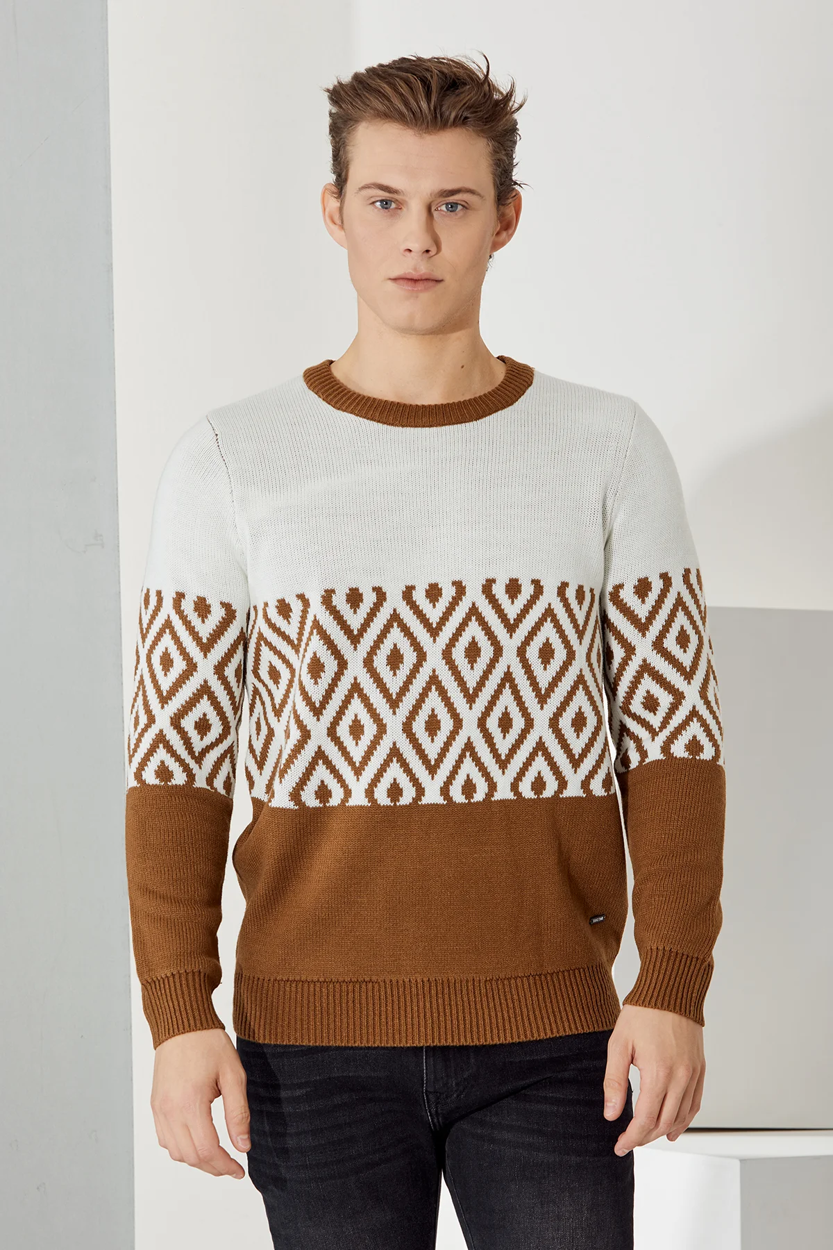 girocollo con disegno geometrico - UTA6440