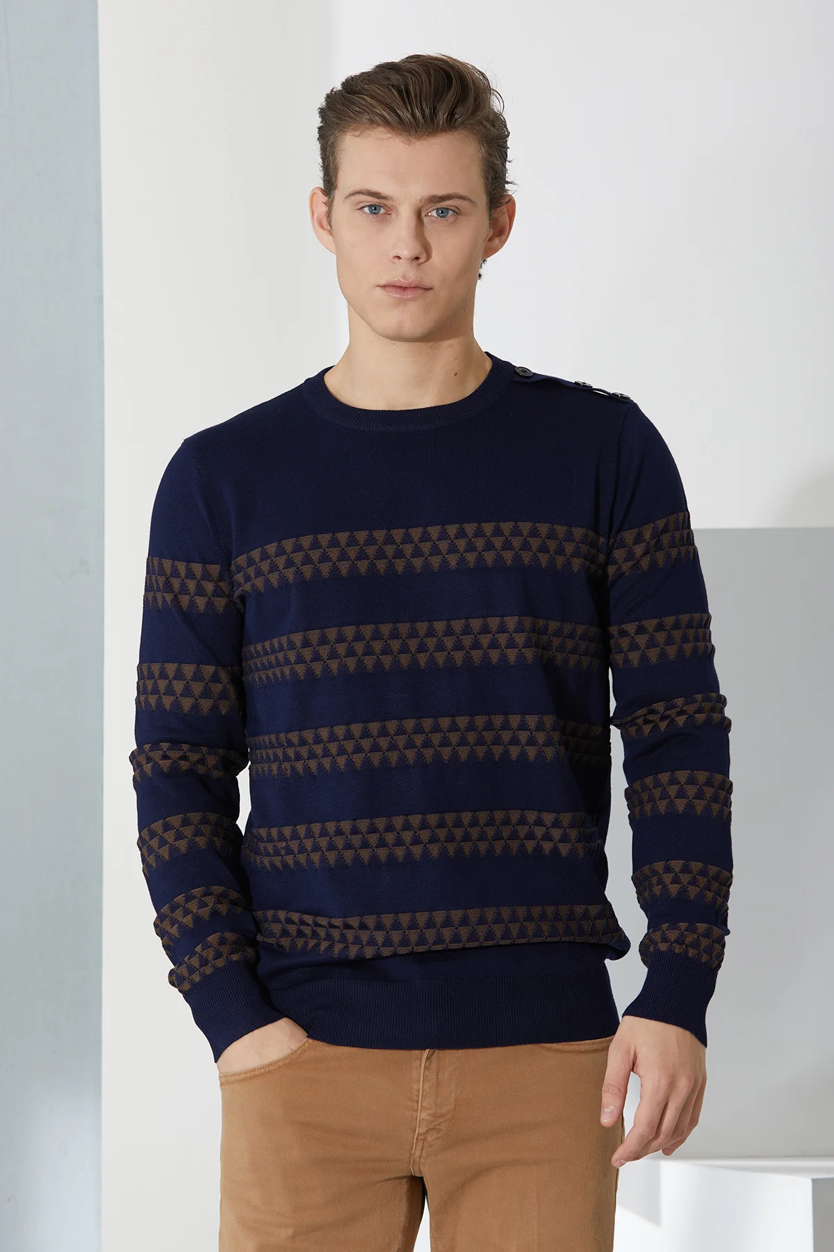 girocollo disegno triangoli con bottoni spalla - UTA6443