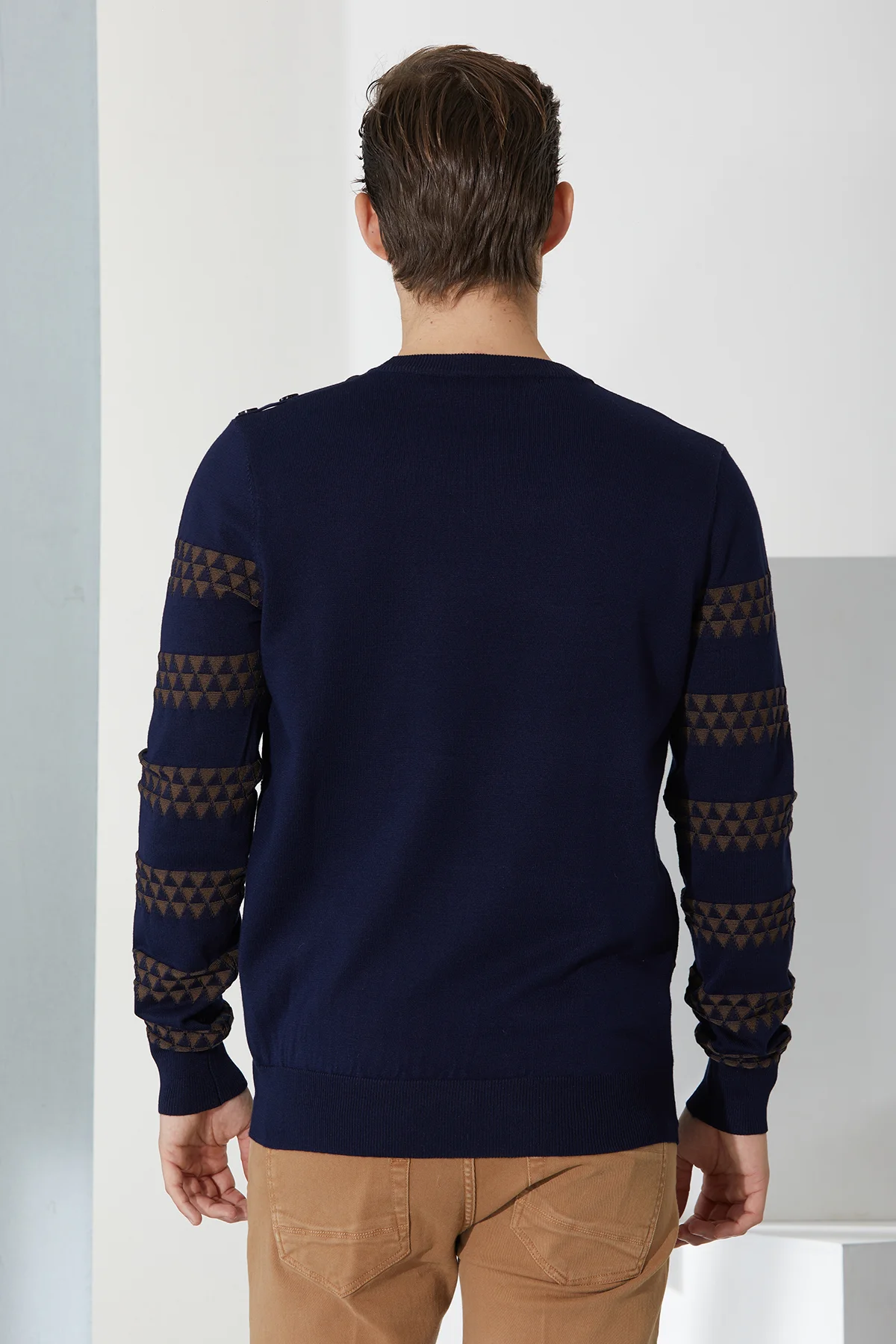 girocollo disegno triangoli con bottoni spalla - UTA6443 - immagine 2