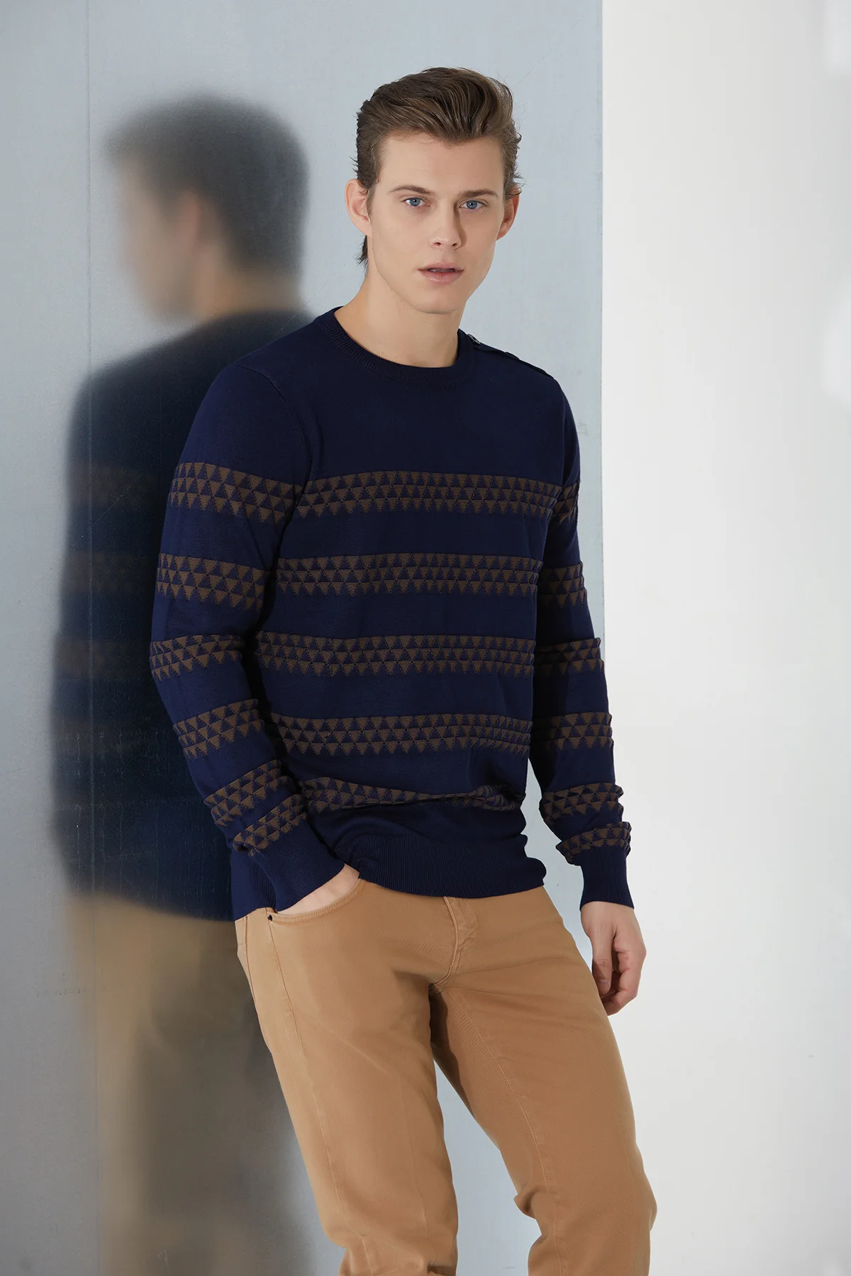 girocollo disegno triangoli con bottoni spalla - UTA6443 - immagine 3