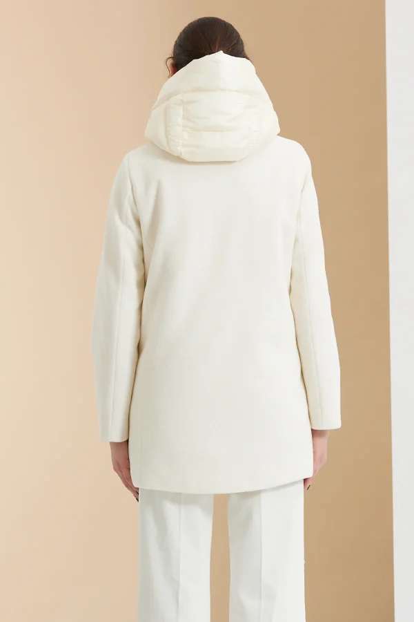 CAPPOTTO CON IMBOTTITURA E CAPPUCCIO – DTA8308