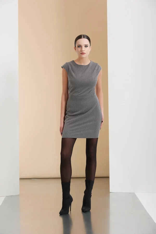 ABITO CON CINTURINO SUL RETRO – DTA9078