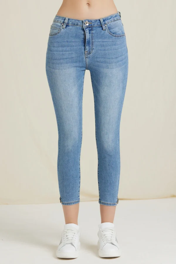 TARA-DENIM SLIM CAPRI LAVAGGIO CHIARO – DKE8210