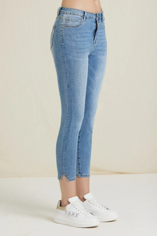 TARA-DENIM SLIM CAPRI LAVAGGIO CHIARO – DKE8210