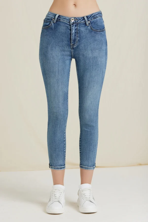 TARA-DENIM SLIM CAPRI LAVAGGIO MEDIO – DKE8255