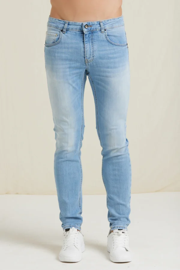 NEW YORK-DENIM CARROT LAVAGGIO CHIARO – UKE7205