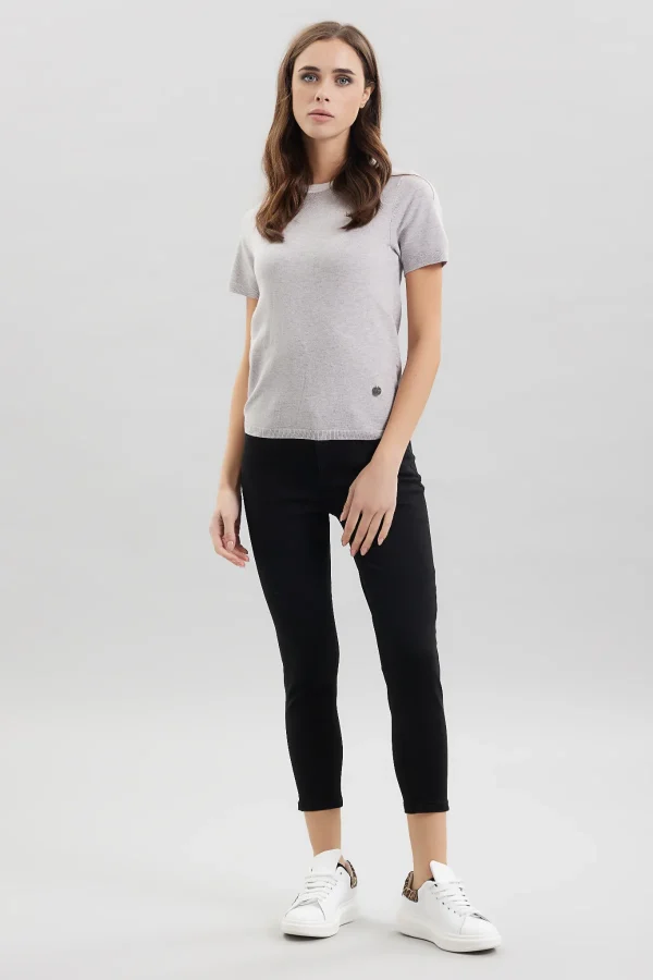 TARA-BLACK DENIM CAPRI – DT00211