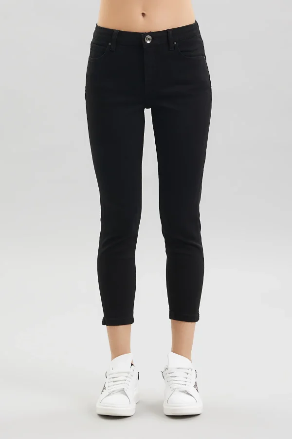 TARA-BLACK DENIM CAPRI – DT00211