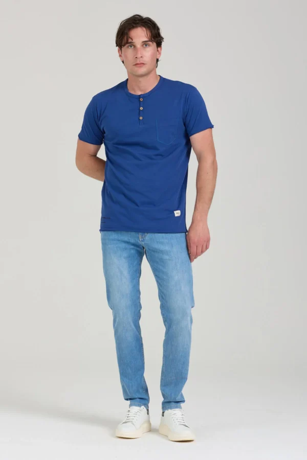 T-SHIRT TAGLIO VIVO CON BOTTONI – UK00611