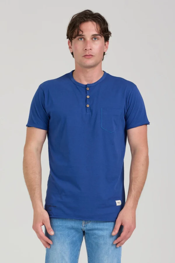 T-SHIRT TAGLIO VIVO CON BOTTONI – UK00611